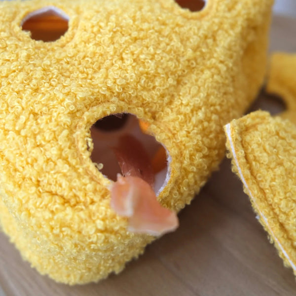 FROMAGE // Nosework + Squeaky