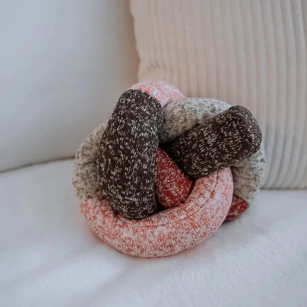 HOLIDAY NOU // squeaky + corduroy